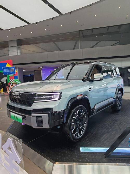 成都212比亚迪方程豹硬派越野的爆款，英菲尼迪35周年与你共成长